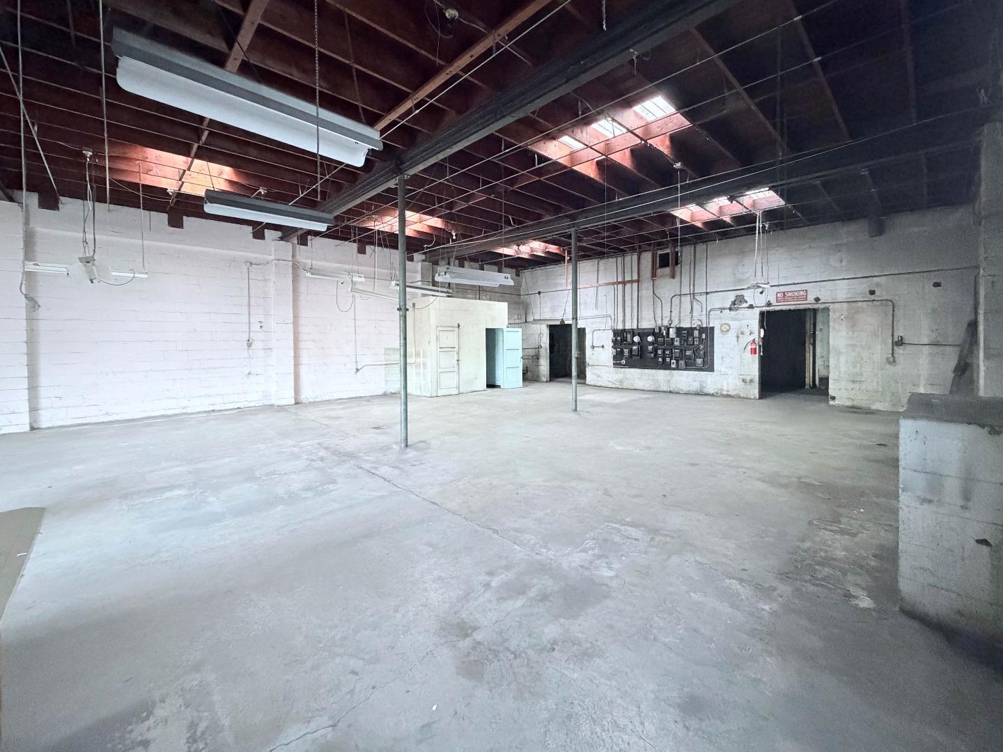 Detail Gallery Image 8 of 13 For 1100 El Camino Real, Redwood City,  CA 94063 - – Beds | – Baths