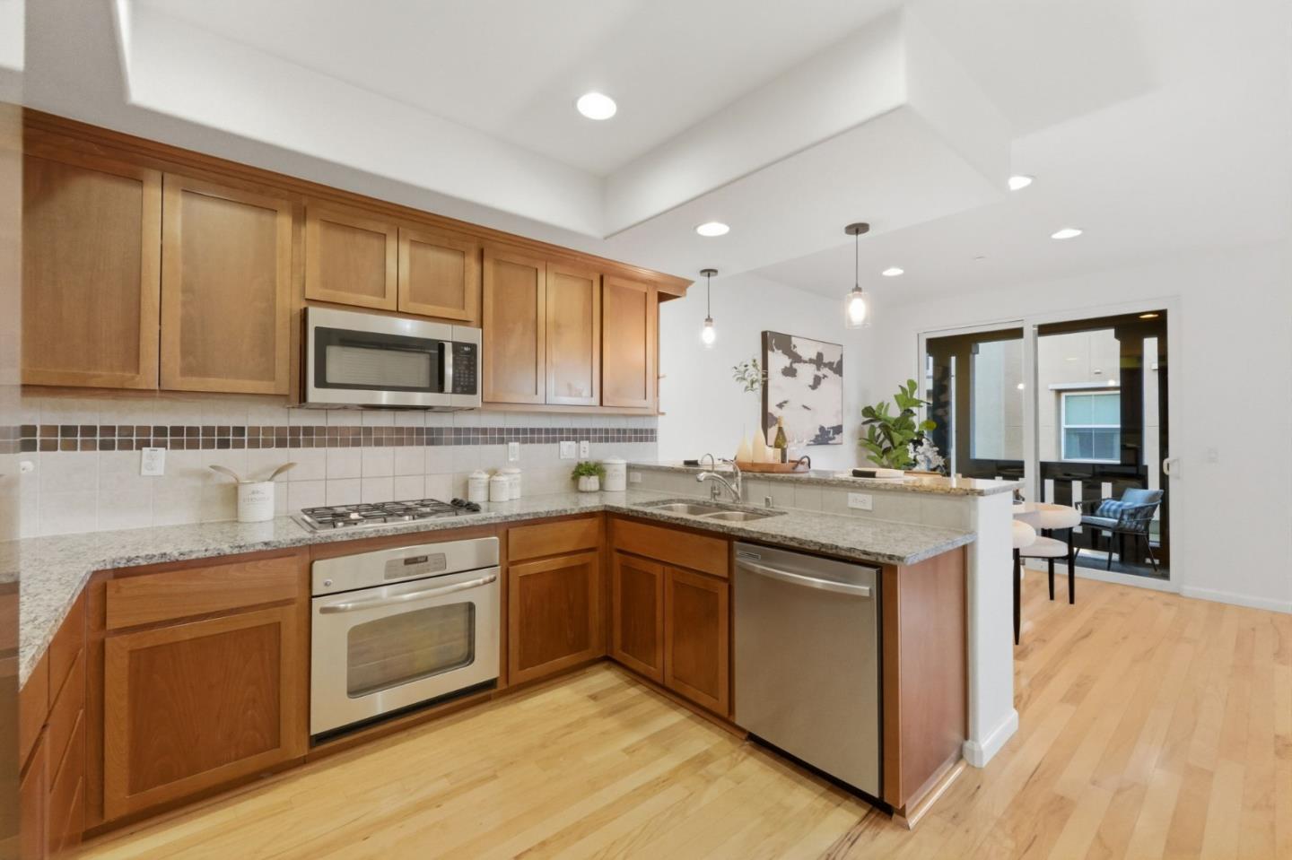 Detail Gallery Image 17 of 73 For 741 Modern Ice Dr, San Jose,  CA 95112 - 3 Beds | 2/1 Baths