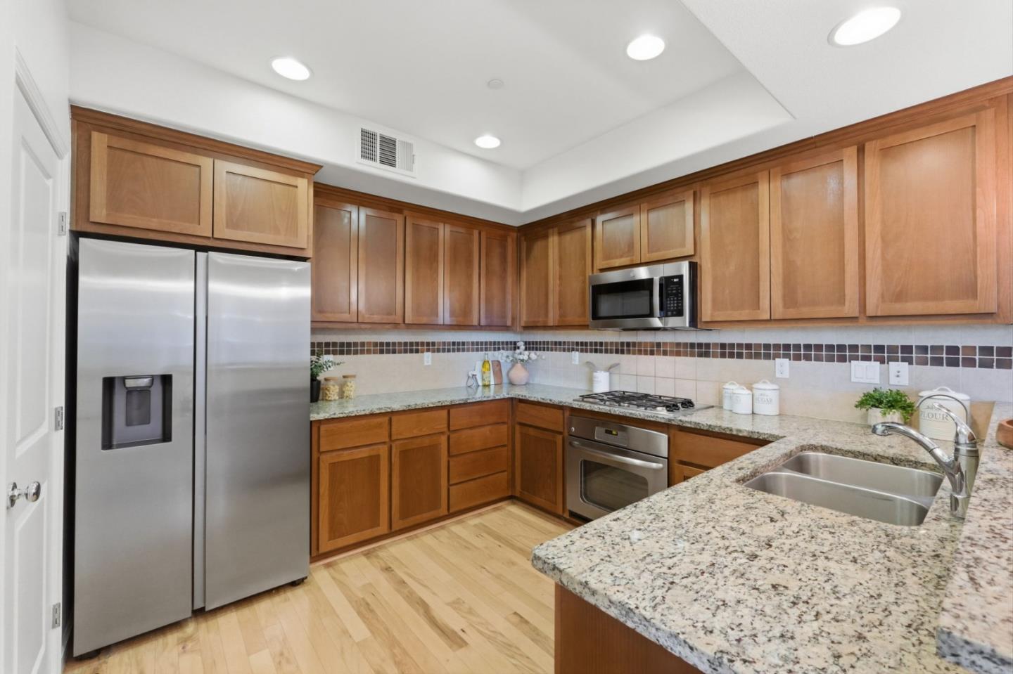 Detail Gallery Image 18 of 73 For 741 Modern Ice Dr, San Jose,  CA 95112 - 3 Beds | 2/1 Baths