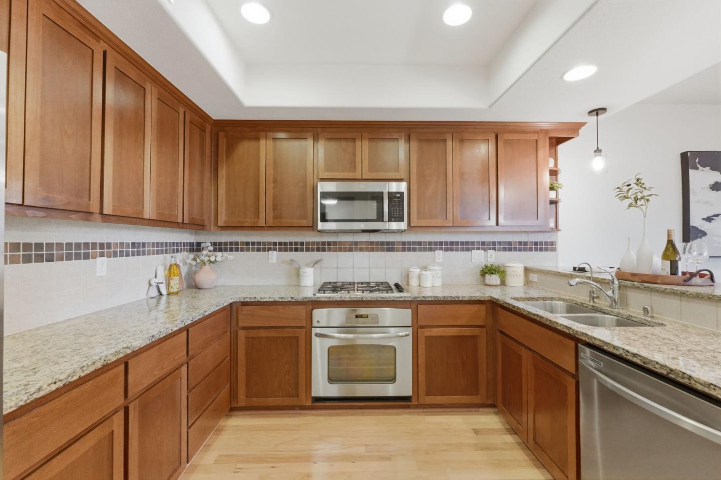 Detail Gallery Image 19 of 73 For 741 Modern Ice Dr, San Jose,  CA 95112 - 3 Beds | 2/1 Baths