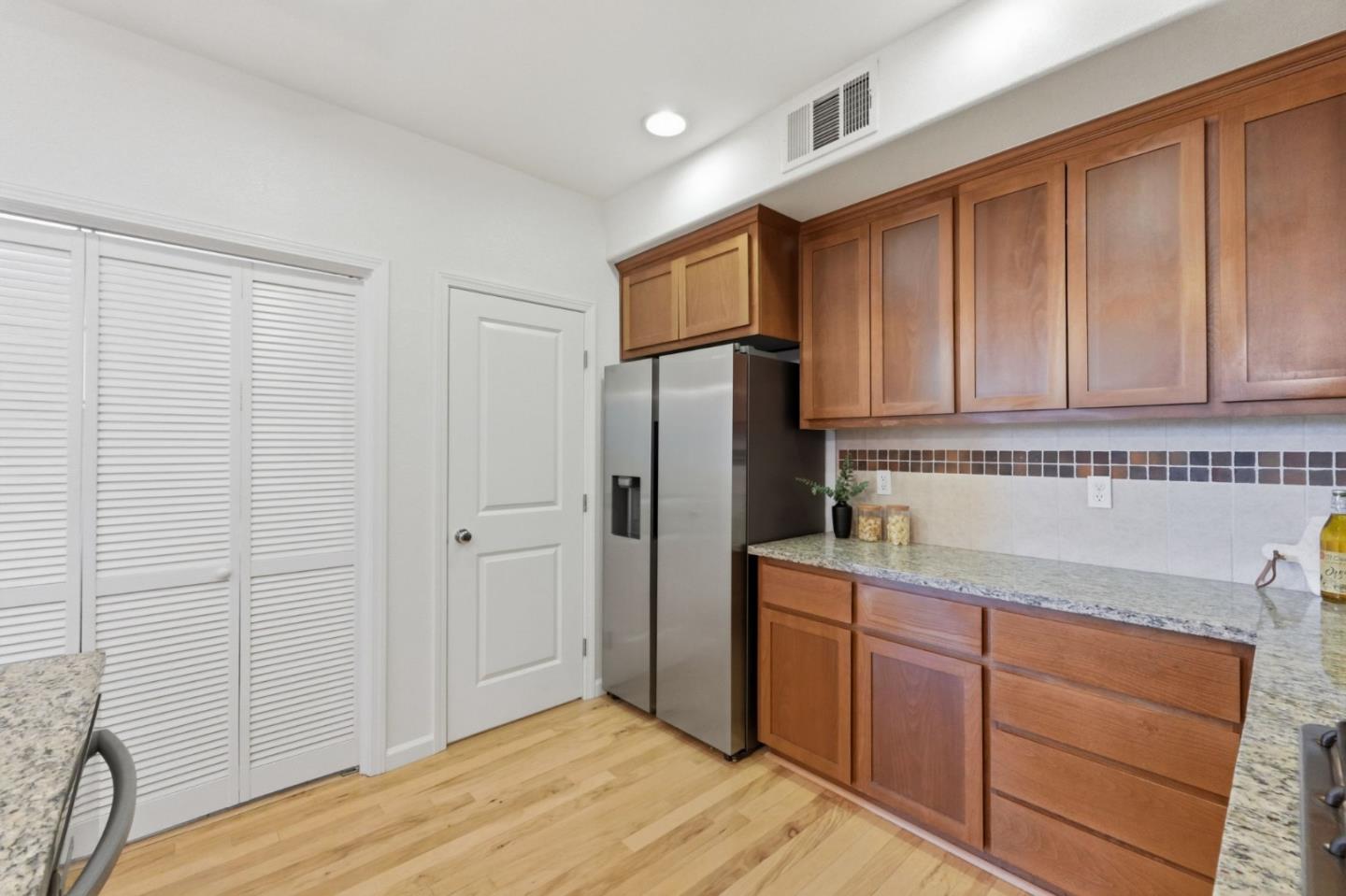 Detail Gallery Image 21 of 73 For 741 Modern Ice Dr, San Jose,  CA 95112 - 3 Beds | 2/1 Baths