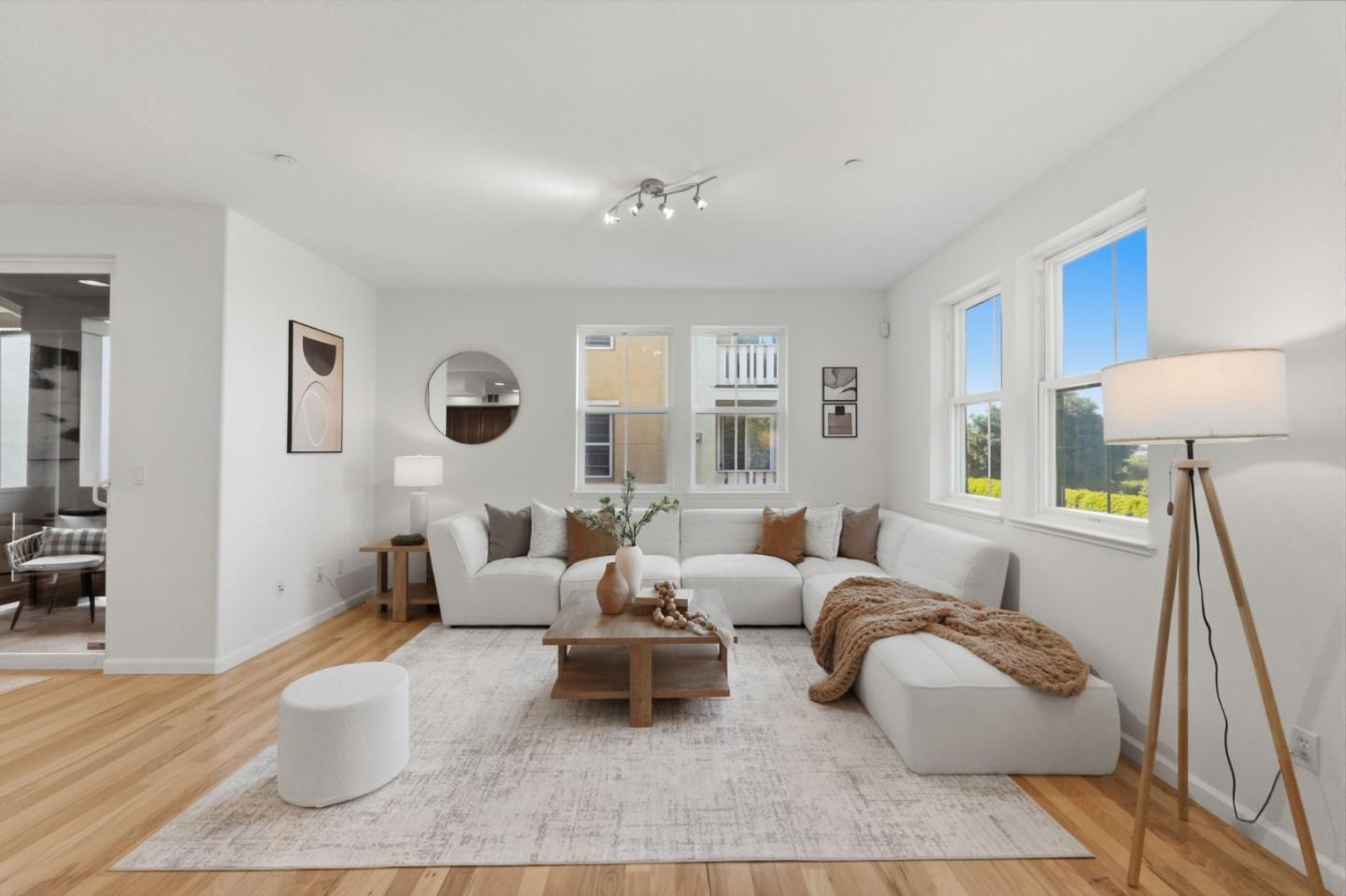 Detail Gallery Image 4 of 73 For 741 Modern Ice Dr, San Jose,  CA 95112 - 3 Beds | 2/1 Baths