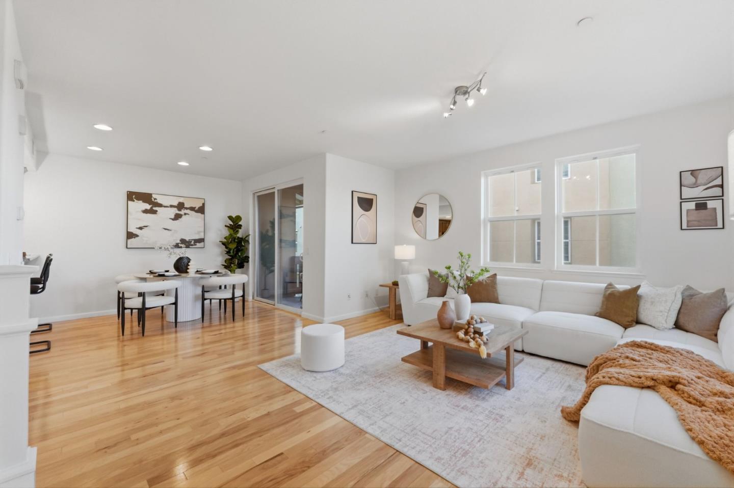 Detail Gallery Image 5 of 73 For 741 Modern Ice Dr, San Jose,  CA 95112 - 3 Beds | 2/1 Baths