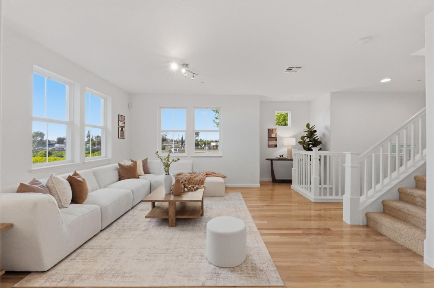 Detail Gallery Image 6 of 73 For 741 Modern Ice Dr, San Jose,  CA 95112 - 3 Beds | 2/1 Baths