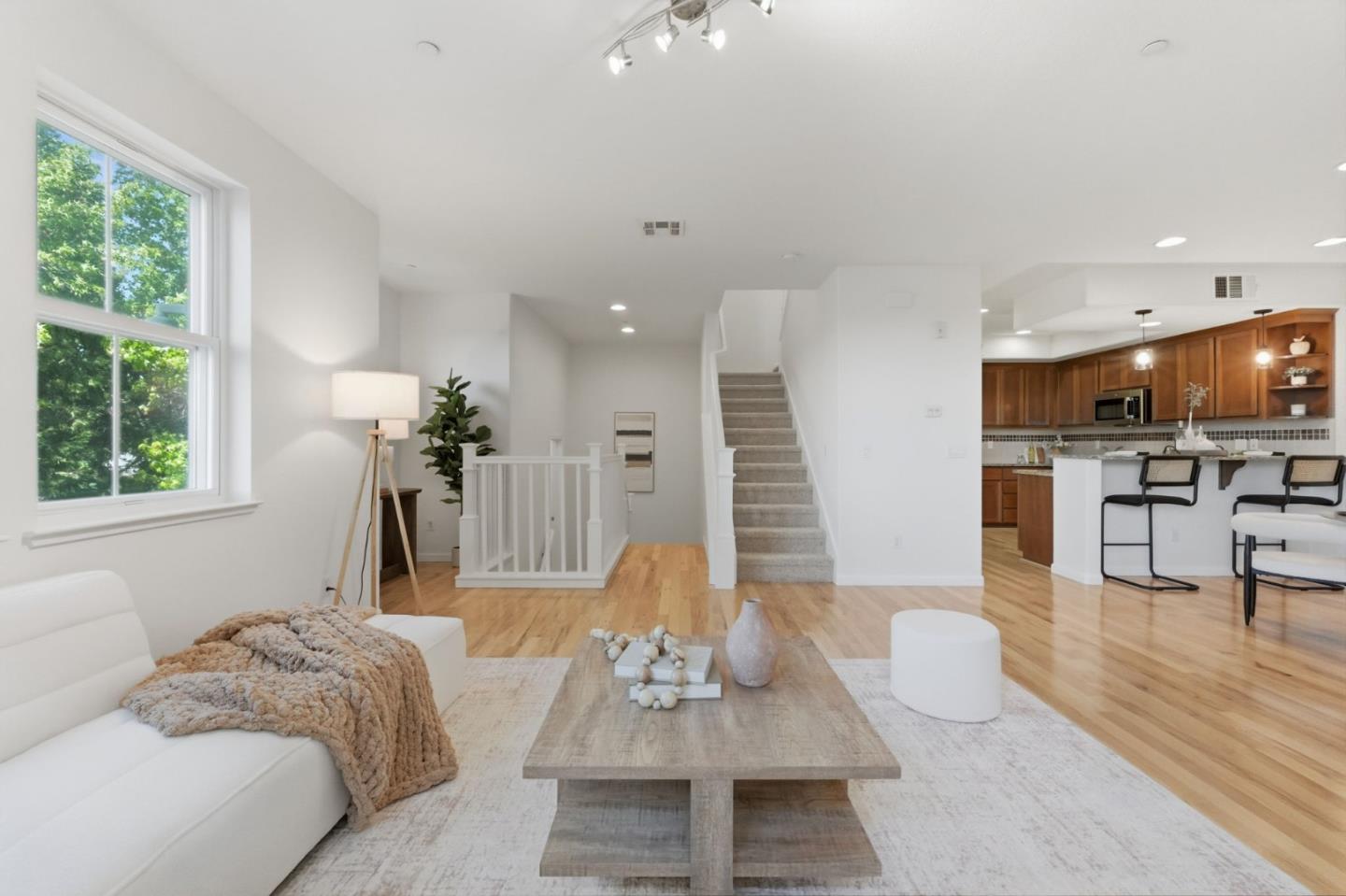 Detail Gallery Image 8 of 73 For 741 Modern Ice Dr, San Jose,  CA 95112 - 3 Beds | 2/1 Baths