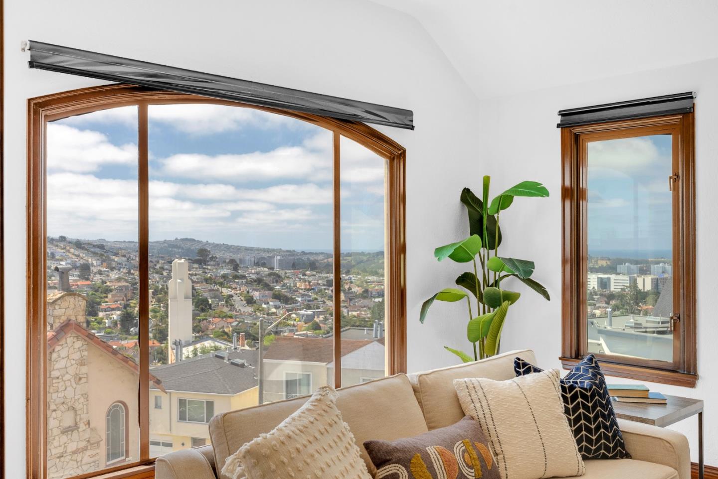 Detail Gallery Image 3 of 20 For 184 Kenwood Way, San Francisco,  CA 94127 - 3 Beds | 1 Baths