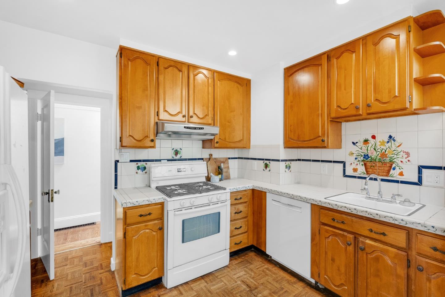 Detail Gallery Image 7 of 20 For 184 Kenwood Way, San Francisco,  CA 94127 - 3 Beds | 1 Baths