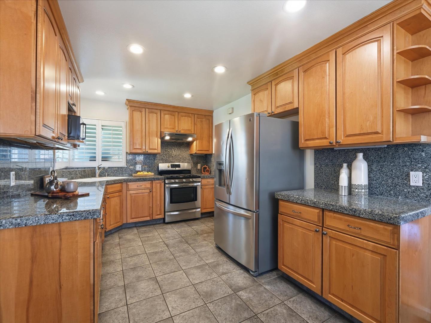 Detail Gallery Image 8 of 26 For 1253 Willo Mar Dr, San Jose,  CA 95118 - 3 Beds | 2 Baths