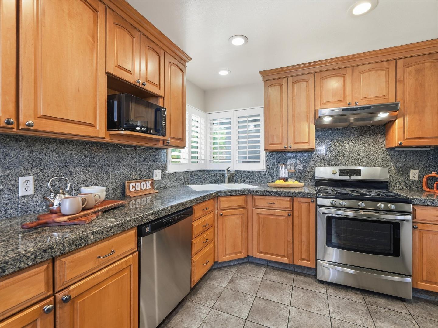 Detail Gallery Image 9 of 26 For 1253 Willo Mar Dr, San Jose,  CA 95118 - 3 Beds | 2 Baths