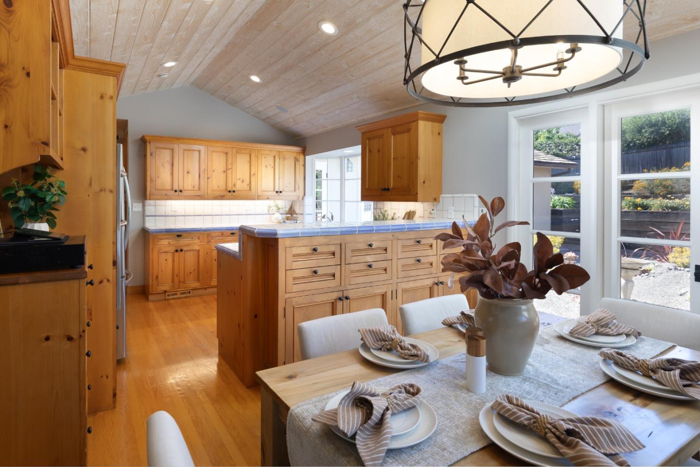 Detail Gallery Image 14 of 46 For 3017 Lasuen Dr, Carmel,  CA 93923 - 3 Beds | 2/1 Baths