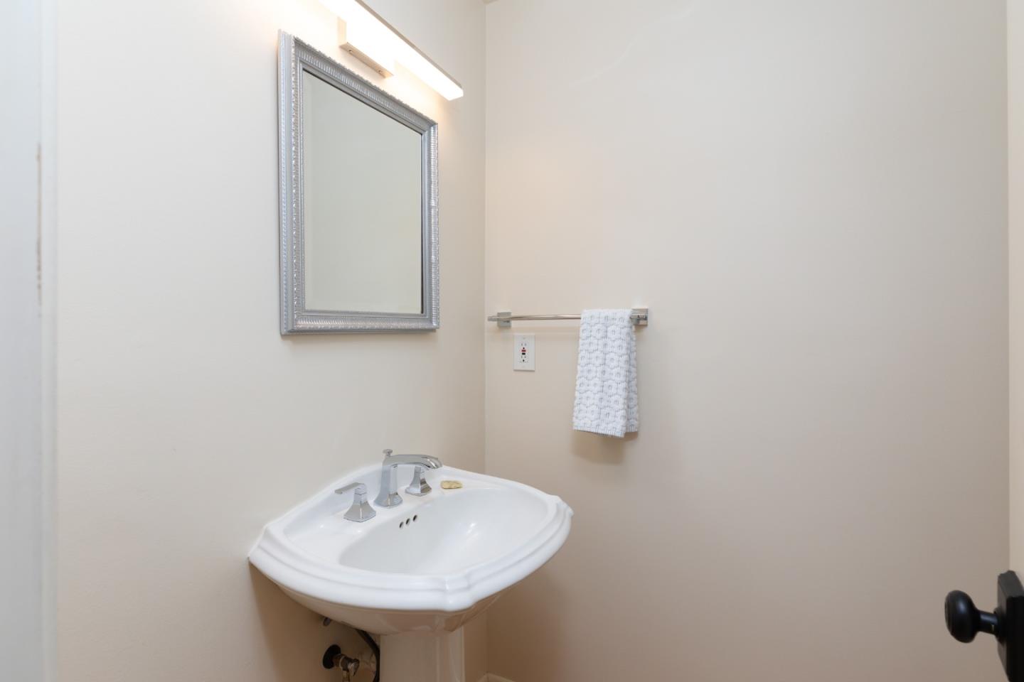 Detail Gallery Image 23 of 46 For 3017 Lasuen Dr, Carmel,  CA 93923 - 3 Beds | 2/1 Baths