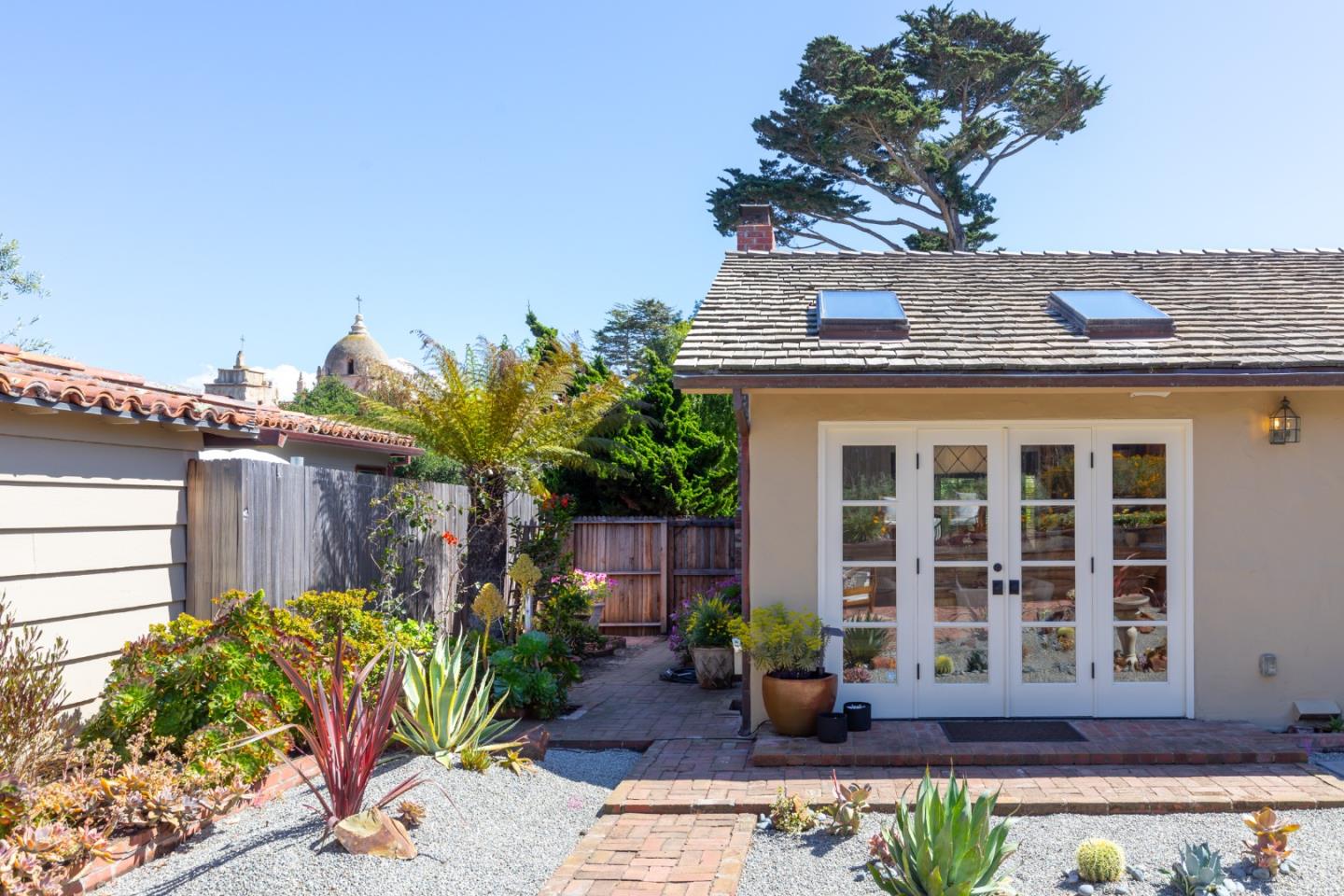 Detail Gallery Image 32 of 46 For 3017 Lasuen Dr, Carmel,  CA 93923 - 3 Beds | 2/1 Baths