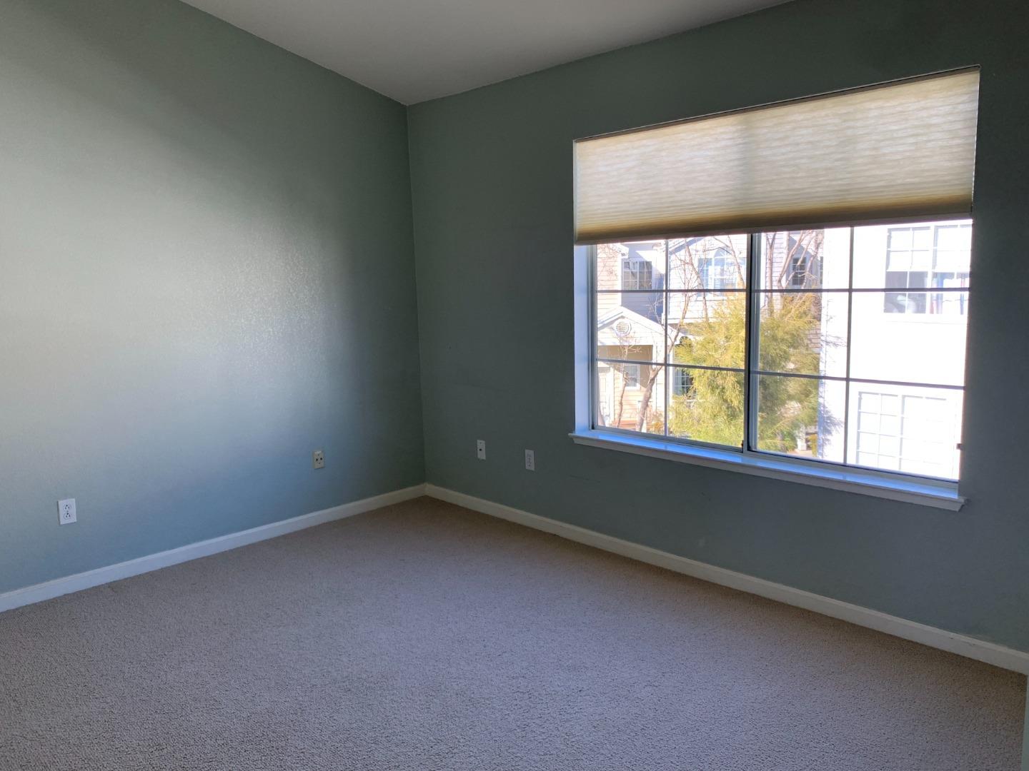 Detail Gallery Image 10 of 14 For 374 Meridian Dr, Redwood City,  CA 94065 - 2 Beds | 2/1 Baths