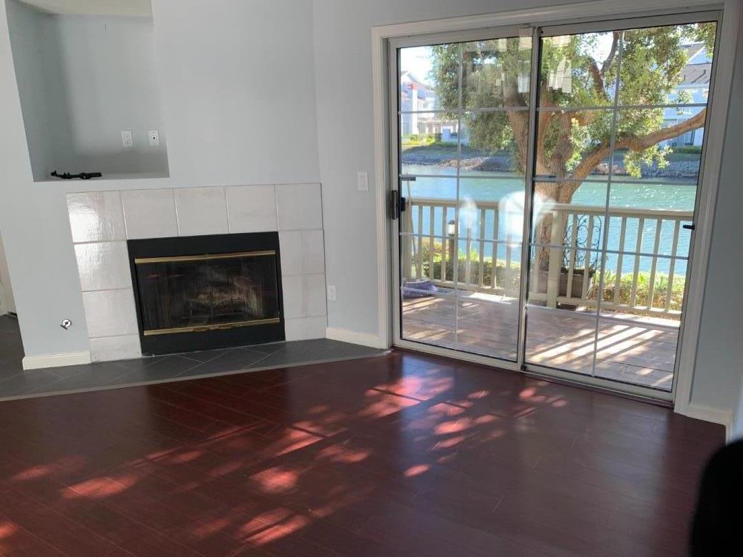 Detail Gallery Image 4 of 14 For 374 Meridian Dr, Redwood City,  CA 94065 - 2 Beds | 2/1 Baths