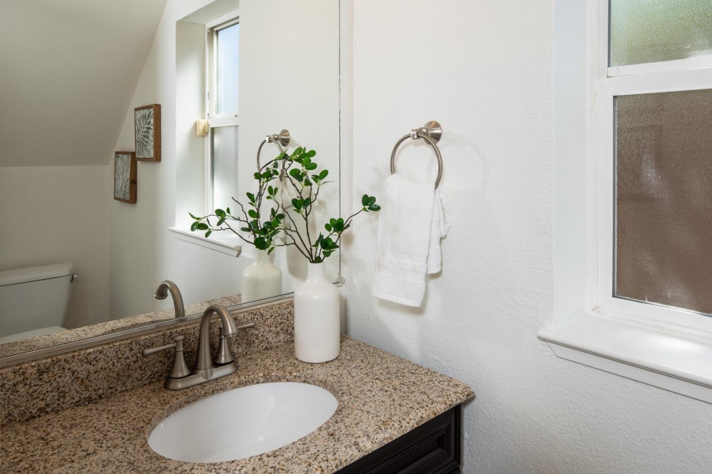 Detail Gallery Image 10 of 27 For 1023 Roosevelt Ave, Redwood City,  CA 94061 - 3 Beds | 2/1 Baths
