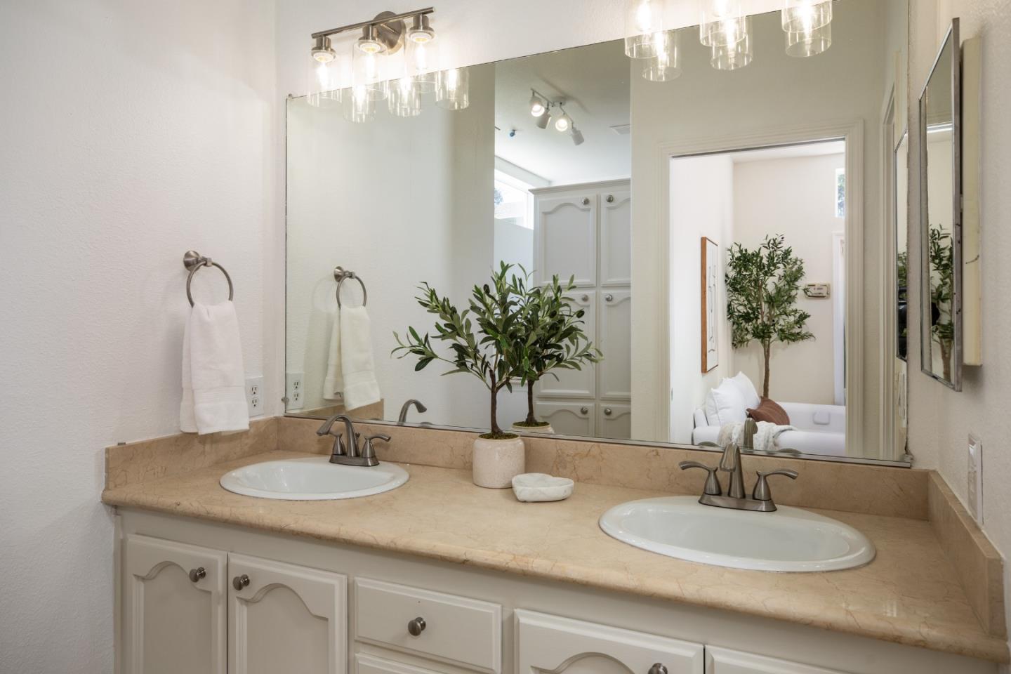 Detail Gallery Image 14 of 27 For 1023 Roosevelt Ave, Redwood City,  CA 94061 - 3 Beds | 2/1 Baths