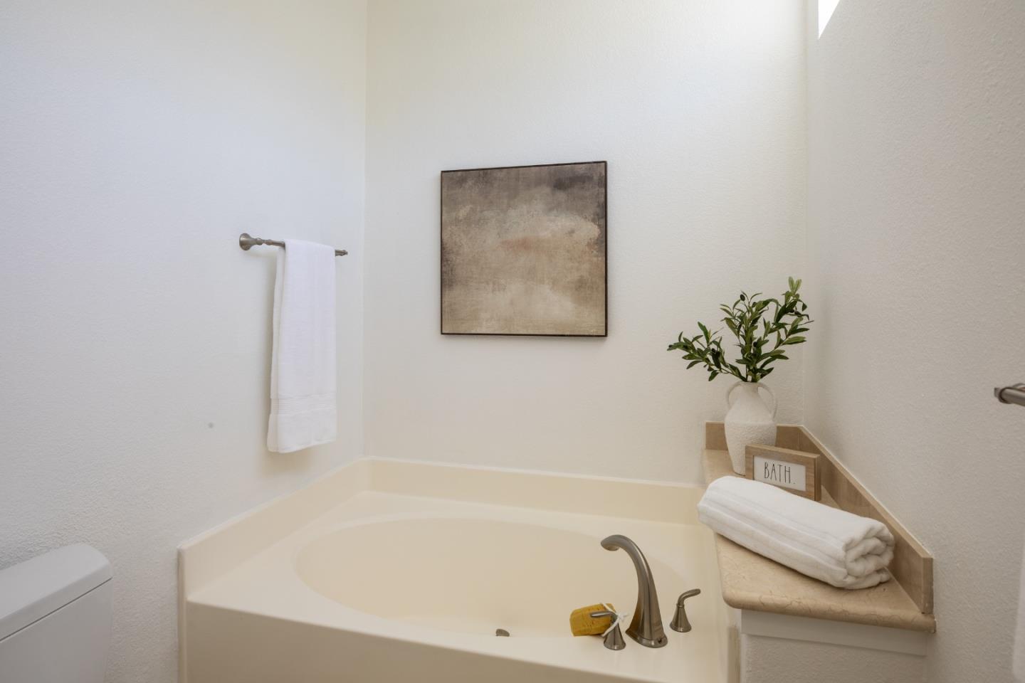 Detail Gallery Image 15 of 27 For 1023 Roosevelt Ave, Redwood City,  CA 94061 - 3 Beds | 2/1 Baths