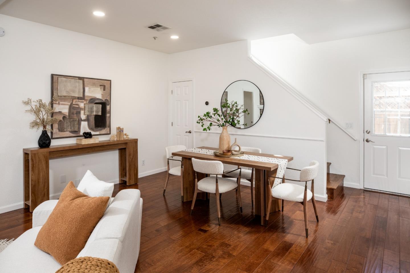 Detail Gallery Image 4 of 27 For 1023 Roosevelt Ave, Redwood City,  CA 94061 - 3 Beds | 2/1 Baths