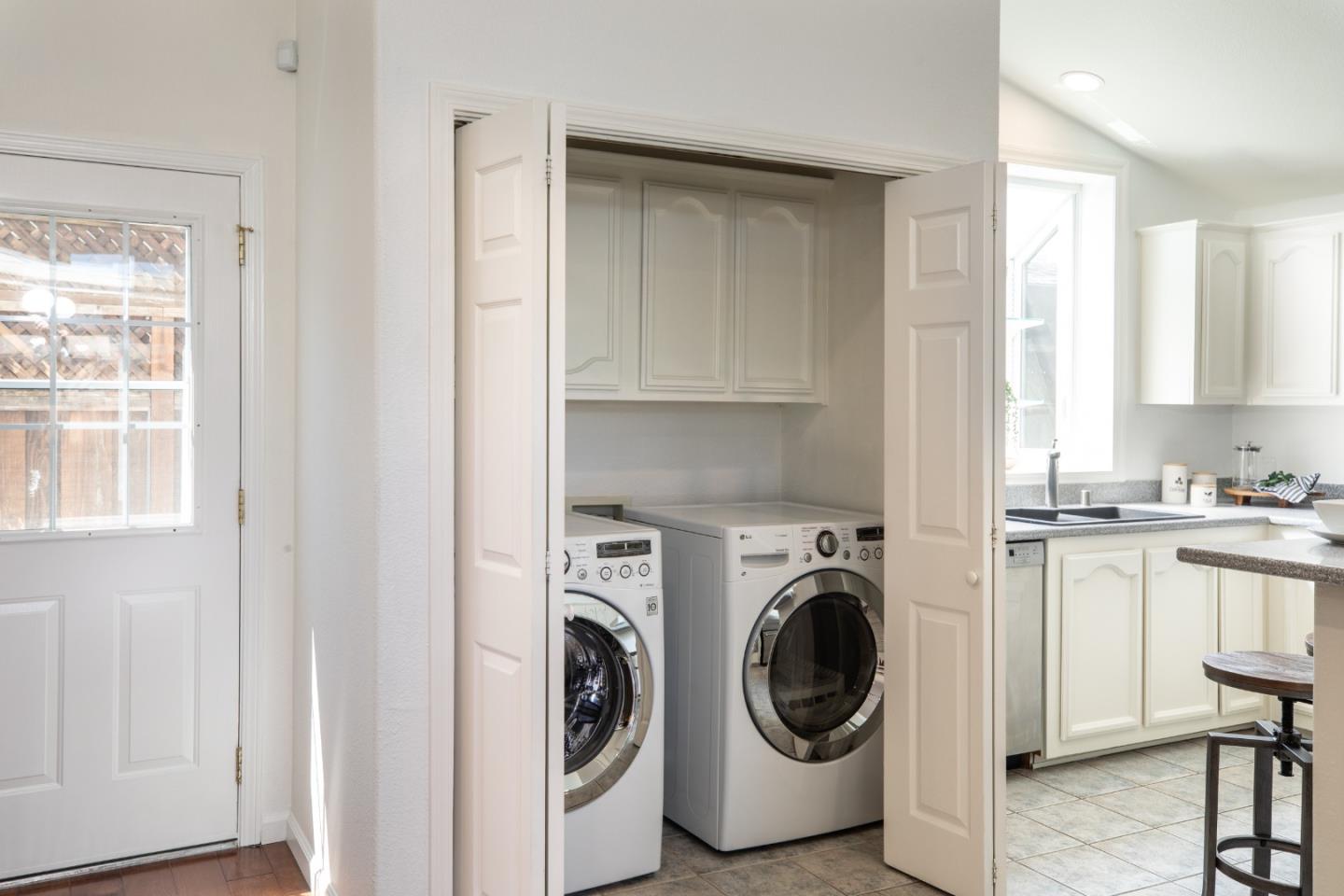 Detail Gallery Image 9 of 27 For 1023 Roosevelt Ave, Redwood City,  CA 94061 - 3 Beds | 2/1 Baths