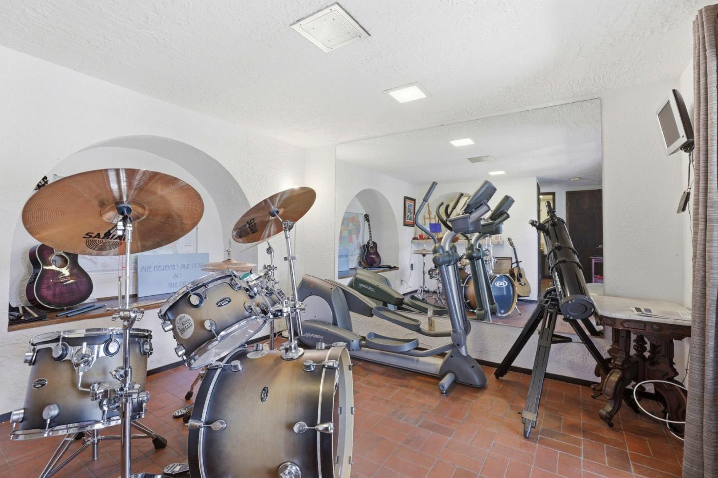 Detail Gallery Image 22 of 57 For 17200 Copper Hill Dr, Morgan Hill,  CA 95037 - 4 Beds | 3/1 Baths