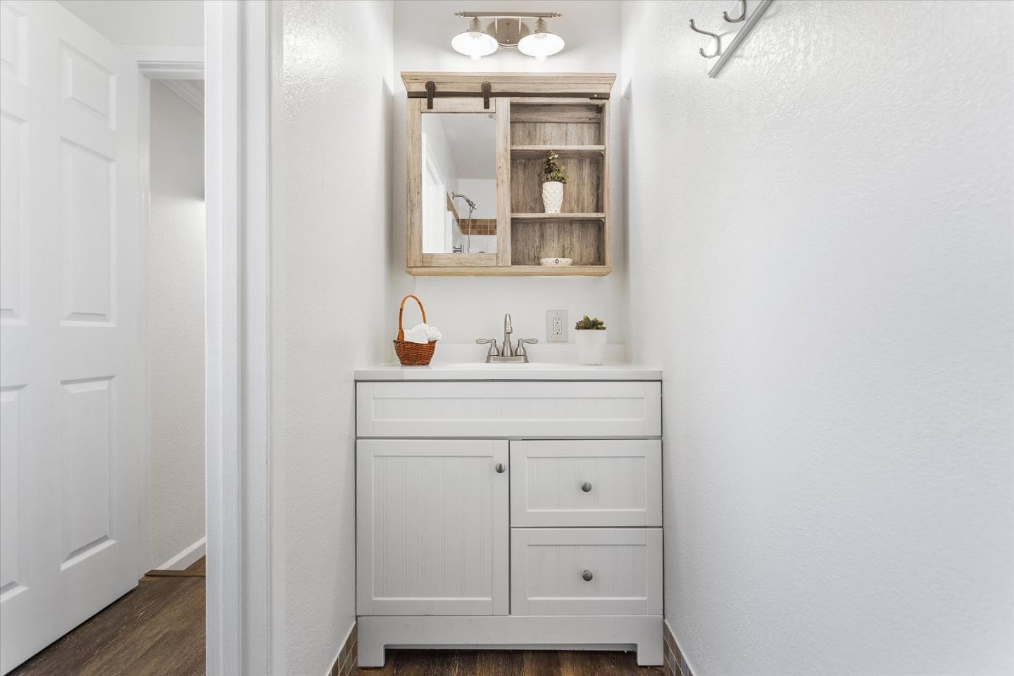 Detail Gallery Image 13 of 35 For 160 Windsor Way, Vallejo,  CA 94591 - 4 Beds | 3/1 Baths