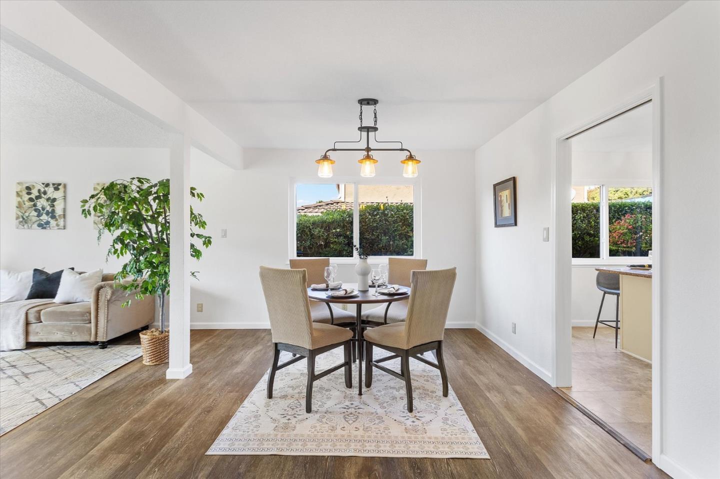 Detail Gallery Image 14 of 35 For 160 Windsor Way, Vallejo,  CA 94591 - 4 Beds | 3/1 Baths