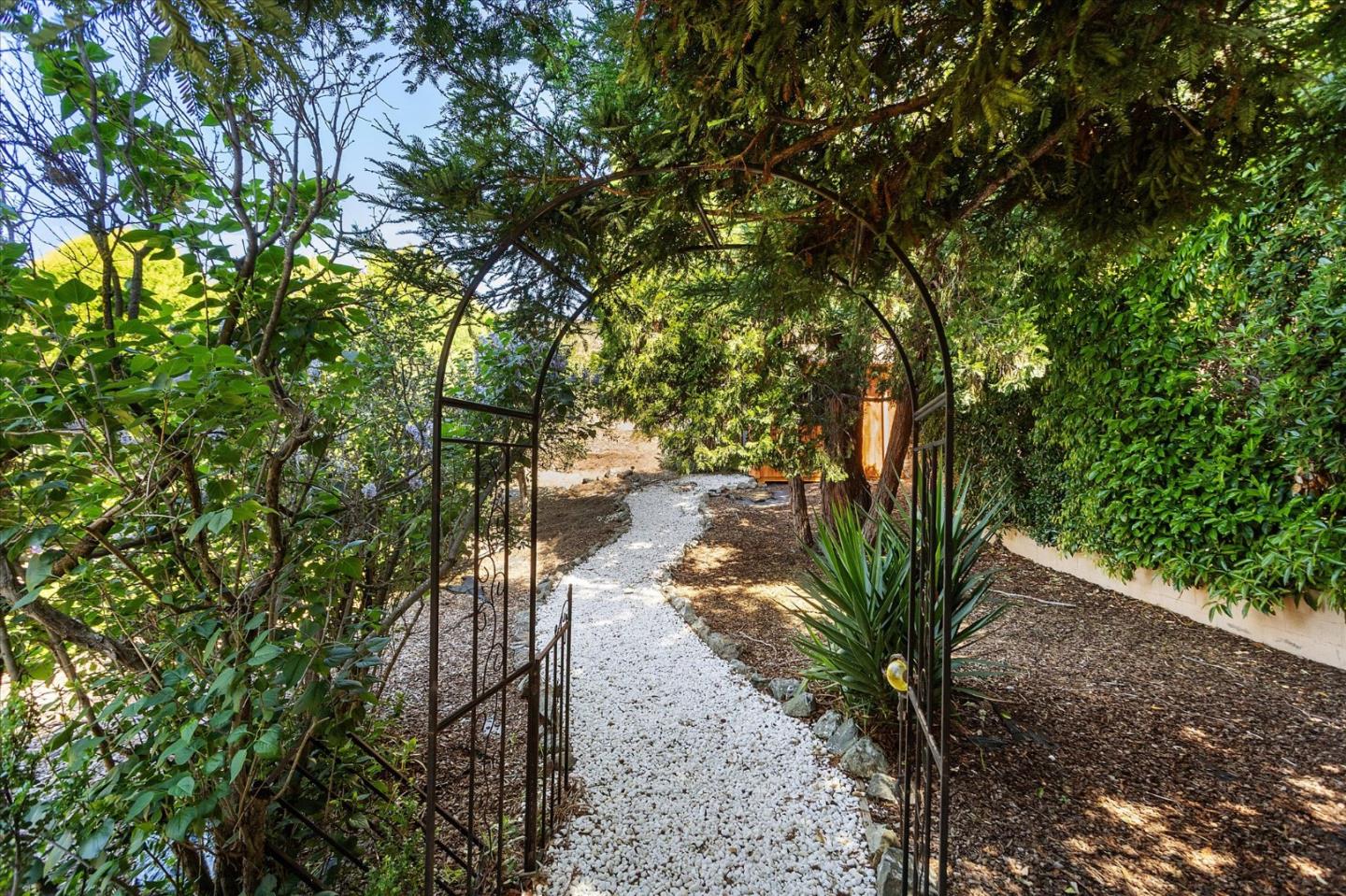 Detail Gallery Image 26 of 35 For 160 Windsor Way, Vallejo,  CA 94591 - 4 Beds | 3/1 Baths