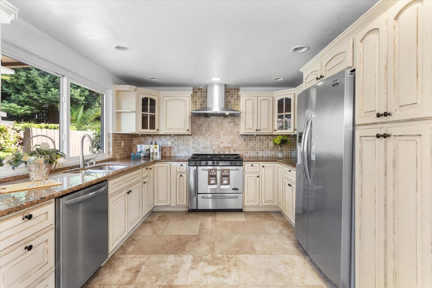 Detail Gallery Image 5 of 35 For 160 Windsor Way, Vallejo,  CA 94591 - 4 Beds | 3/1 Baths