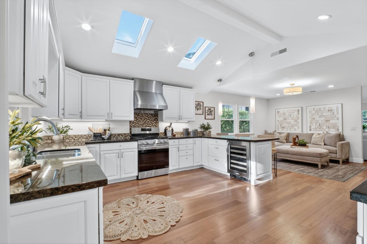 Detail Gallery Image 8 of 29 For 1109 Empey Way, San Jose,  CA 95128 - 3 Beds | 2 Baths