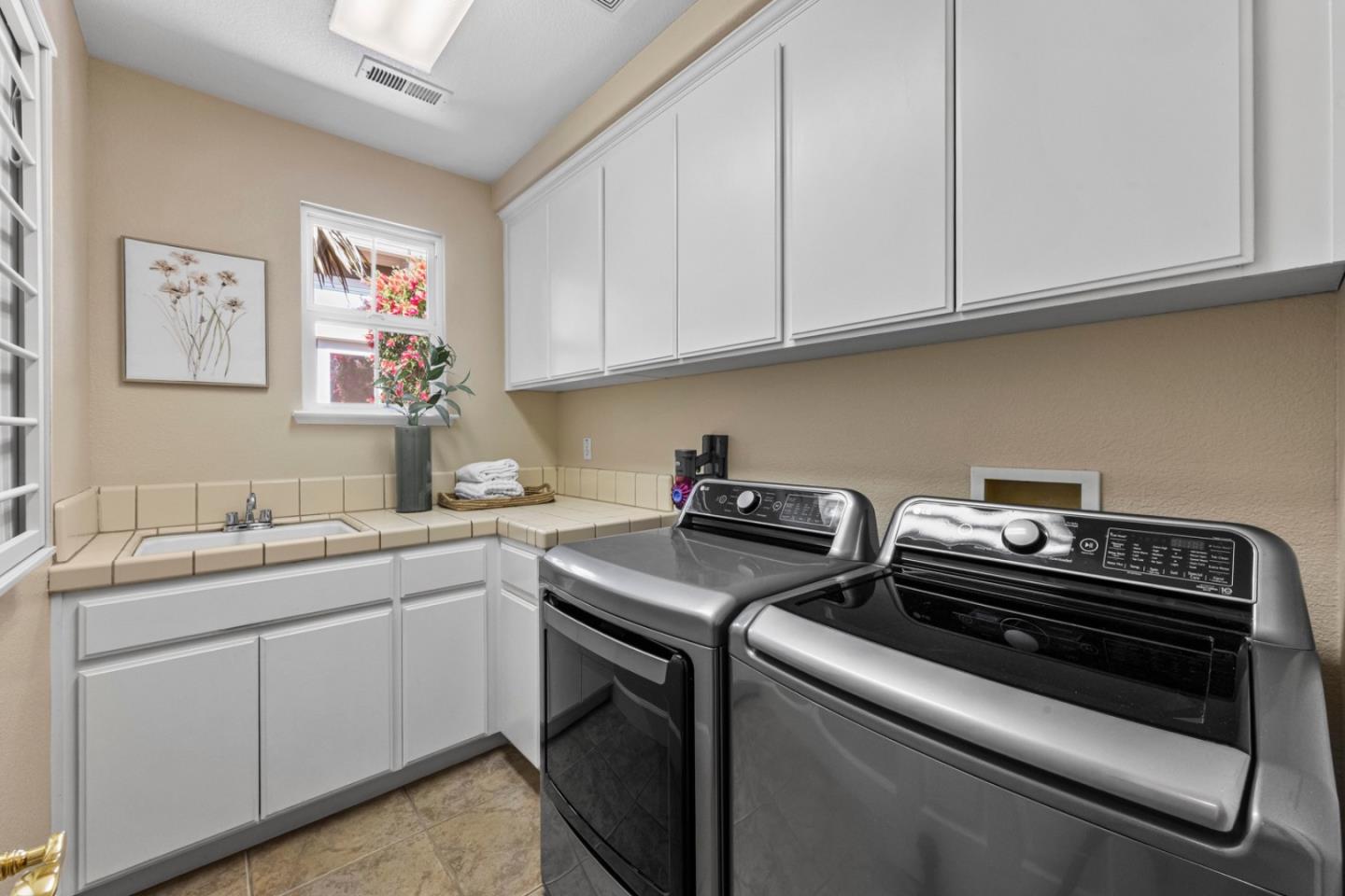 Detail Gallery Image 38 of 91 For 19127 Chinook Ct, Morgan Hill,  CA 95037 - 4 Beds | 3/1 Baths