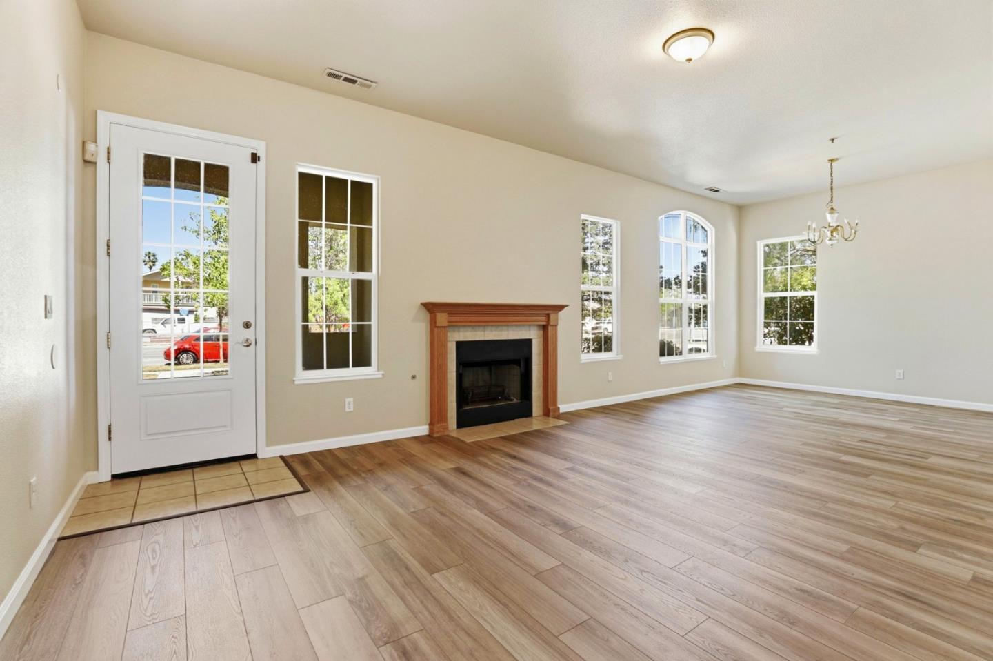 Detail Gallery Image 8 of 44 For 631 Elm Ave, Greenfield,  CA 93927 - 4 Beds | 2 Baths