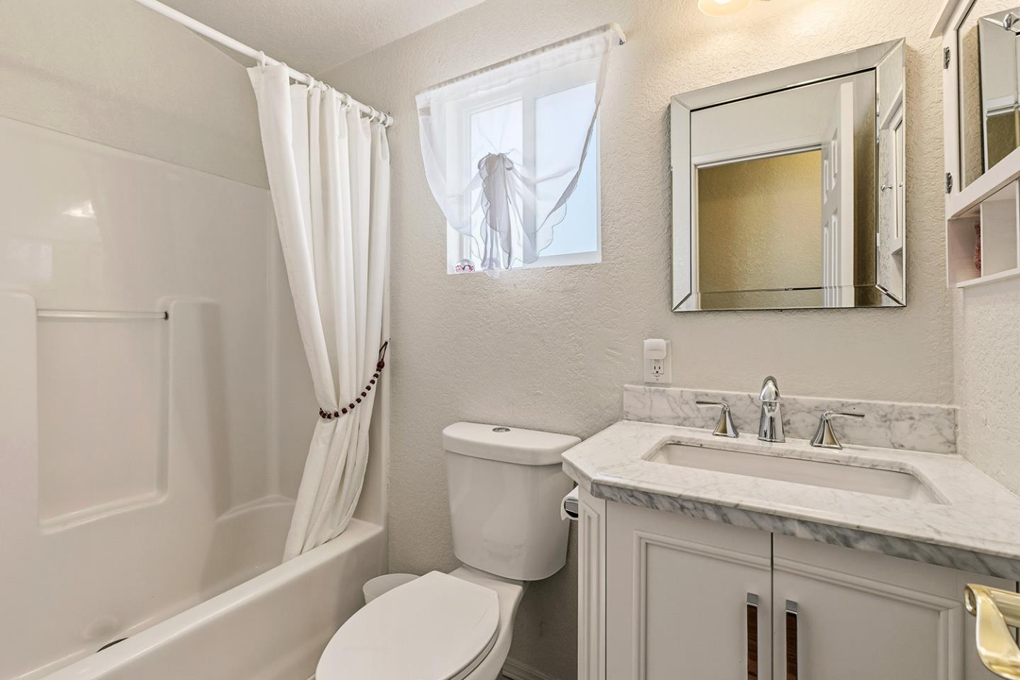 Detail Gallery Image 15 of 24 For 1555 Merrill St #2,  Santa Cruz,  CA 95062 - 2 Beds | 2 Baths