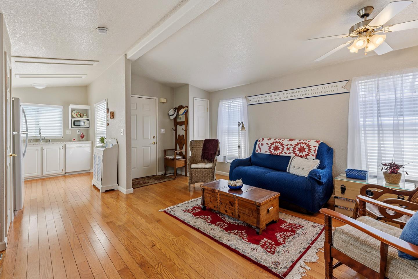 Detail Gallery Image 4 of 24 For 1555 Merrill St #2,  Santa Cruz,  CA 95062 - 2 Beds | 2 Baths