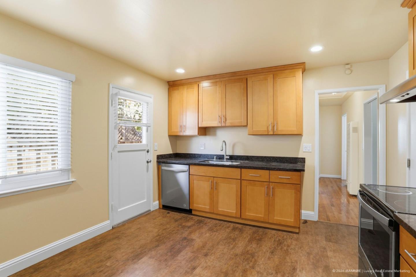 Detail Gallery Image 10 of 25 For Scott Blvd, Santa Clara,  CA 95050 - 2 Beds | 1 Baths