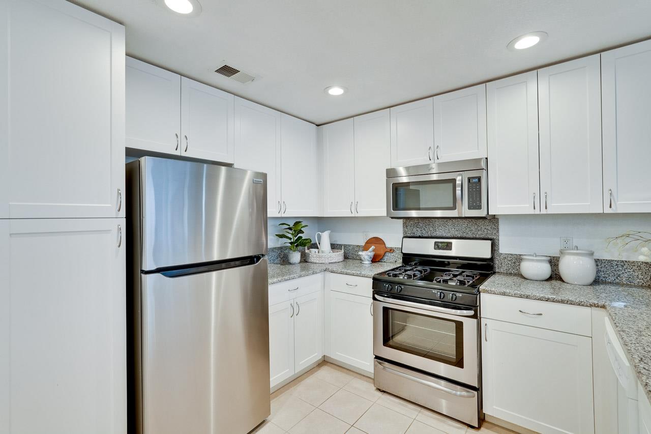 Detail Gallery Image 10 of 37 For 20488 Stevens Creek Blvd #1406,  Cupertino,  CA 95014 - 1 Beds | 1 Baths