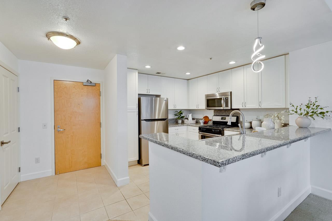 Detail Gallery Image 16 of 37 For 20488 Stevens Creek Blvd #1406,  Cupertino,  CA 95014 - 1 Beds | 1 Baths