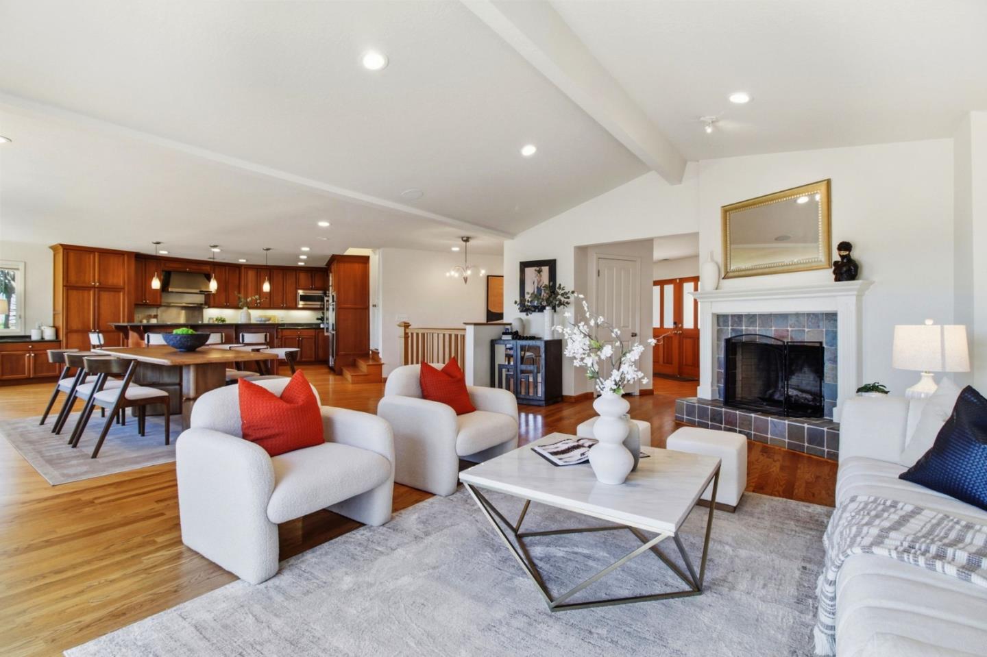 Detail Gallery Image 10 of 33 For 176 Exbourne Ave, San Carlos,  CA 94070 - 5 Beds | 3/1 Baths