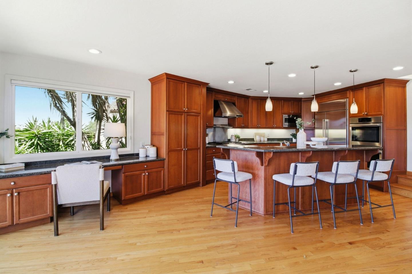 Detail Gallery Image 12 of 33 For 176 Exbourne Ave, San Carlos,  CA 94070 - 5 Beds | 3/1 Baths