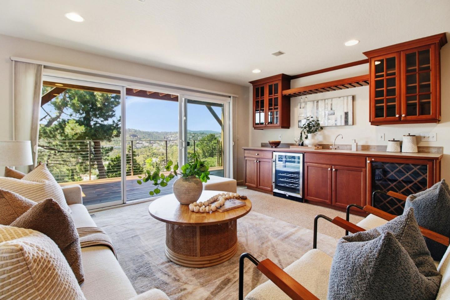 Detail Gallery Image 17 of 33 For 176 Exbourne Ave, San Carlos,  CA 94070 - 5 Beds | 3/1 Baths