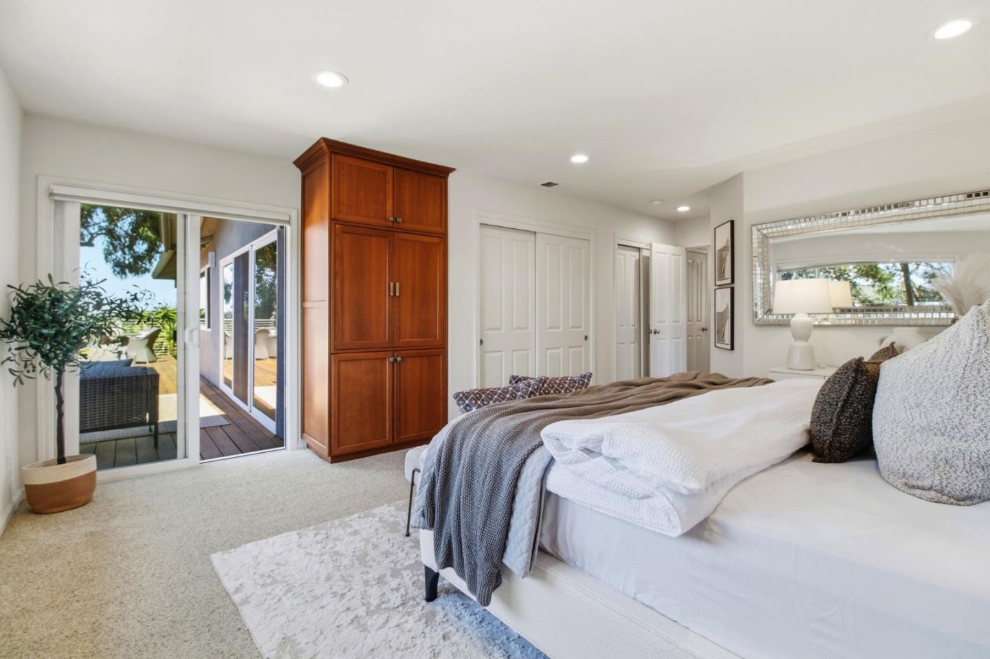 Detail Gallery Image 19 of 33 For 176 Exbourne Ave, San Carlos,  CA 94070 - 5 Beds | 3/1 Baths