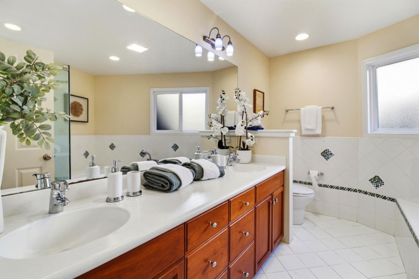 Detail Gallery Image 20 of 33 For 176 Exbourne Ave, San Carlos,  CA 94070 - 5 Beds | 3/1 Baths