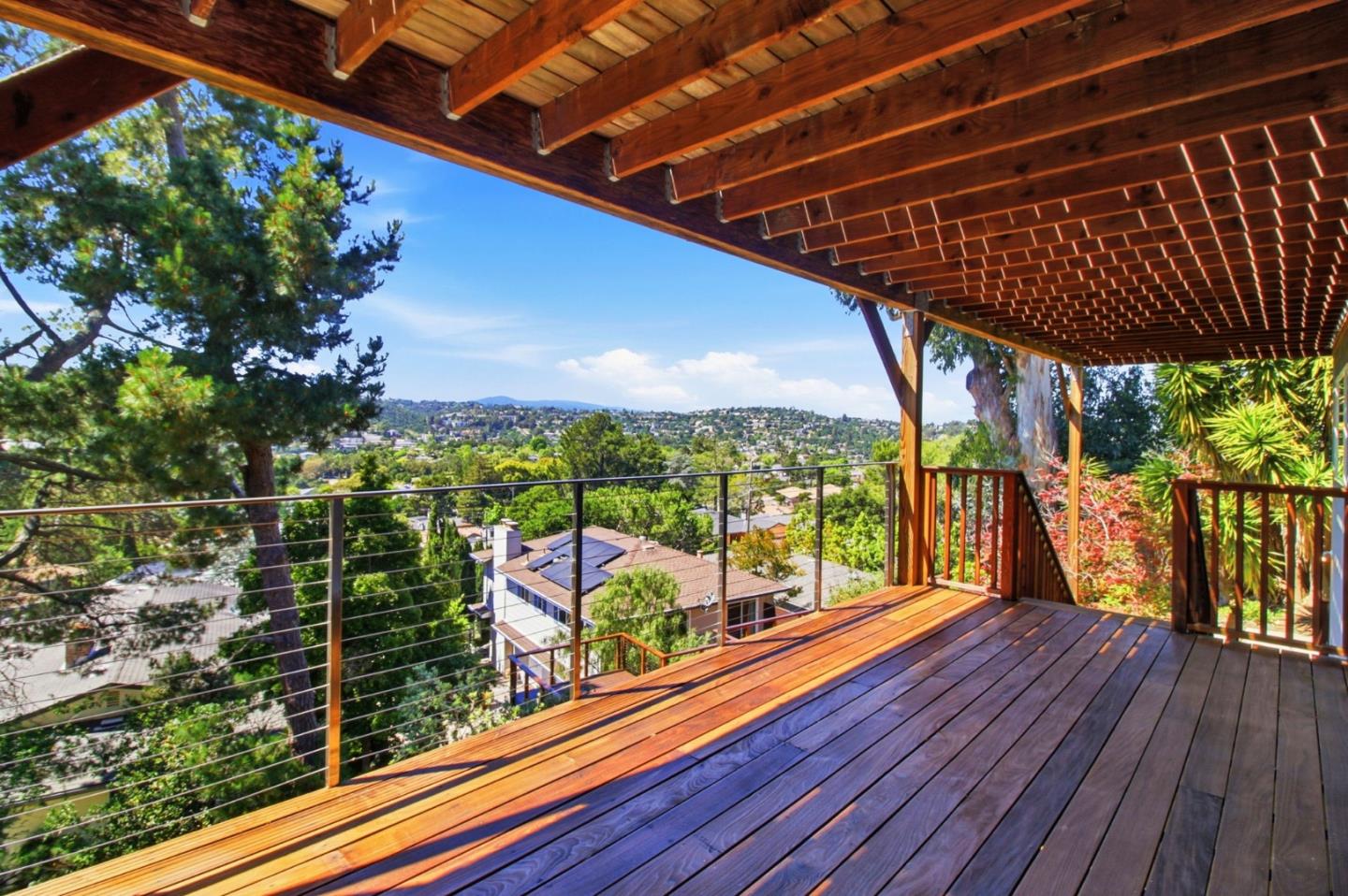 Detail Gallery Image 25 of 33 For 176 Exbourne Ave, San Carlos,  CA 94070 - 5 Beds | 3/1 Baths