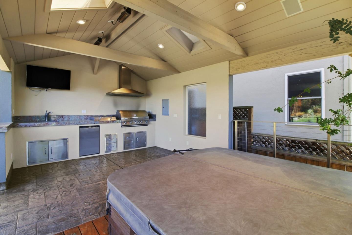 Detail Gallery Image 27 of 33 For 176 Exbourne Ave, San Carlos,  CA 94070 - 5 Beds | 3/1 Baths