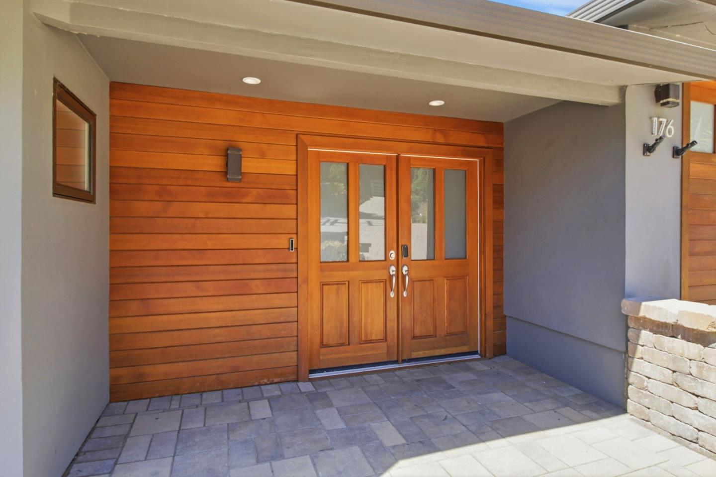 Detail Gallery Image 3 of 33 For 176 Exbourne Ave, San Carlos,  CA 94070 - 5 Beds | 3/1 Baths