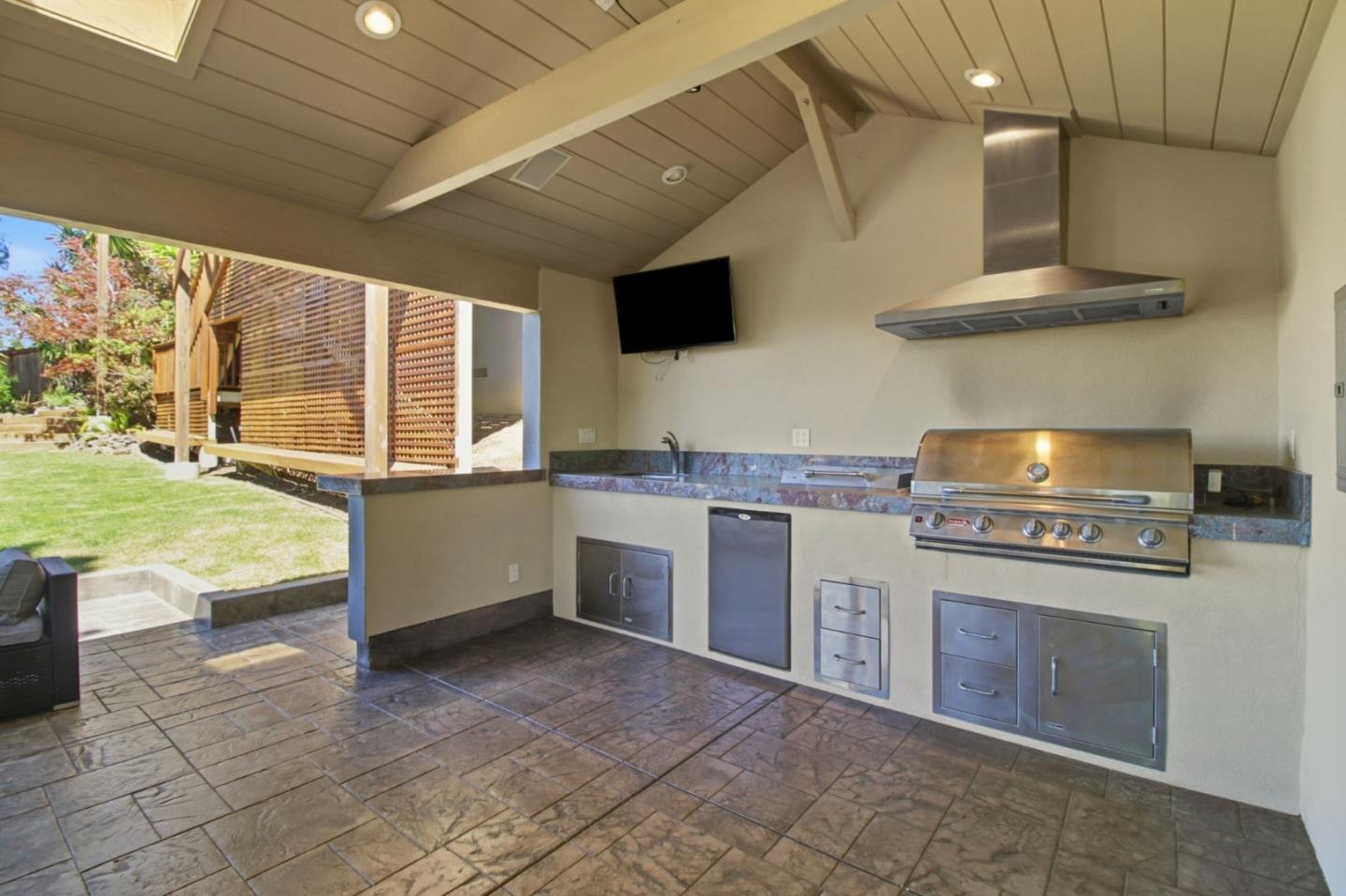 Detail Gallery Image 30 of 33 For 176 Exbourne Ave, San Carlos,  CA 94070 - 5 Beds | 3/1 Baths