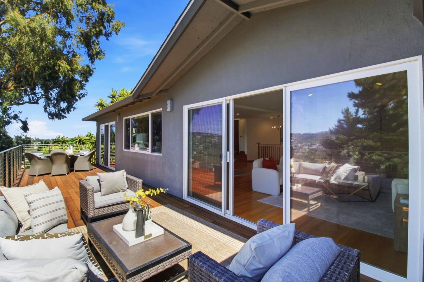 Detail Gallery Image 31 of 33 For 176 Exbourne Ave, San Carlos,  CA 94070 - 5 Beds | 3/1 Baths