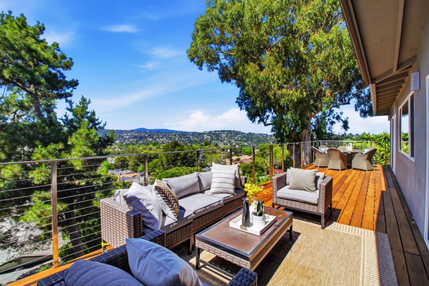 Detail Gallery Image 32 of 33 For 176 Exbourne Ave, San Carlos,  CA 94070 - 5 Beds | 3/1 Baths