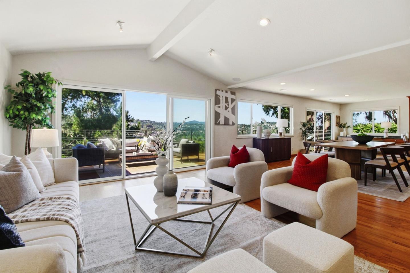 Detail Gallery Image 7 of 33 For 176 Exbourne Ave, San Carlos,  CA 94070 - 5 Beds | 3/1 Baths