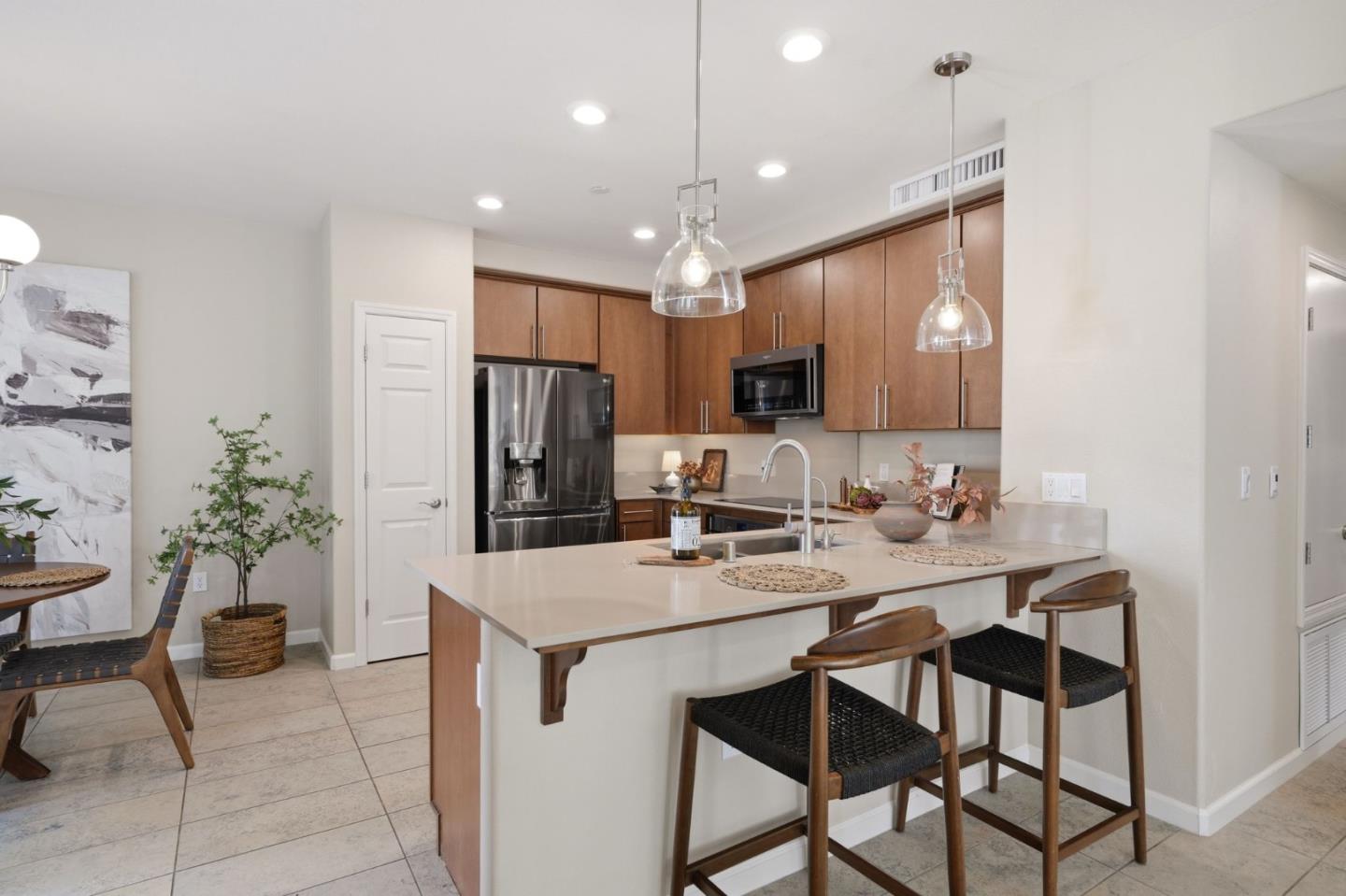 Detail Gallery Image 12 of 76 For 280 William Manly St #6,  San Jose,  CA 95136 - 3 Beds | 3 Baths