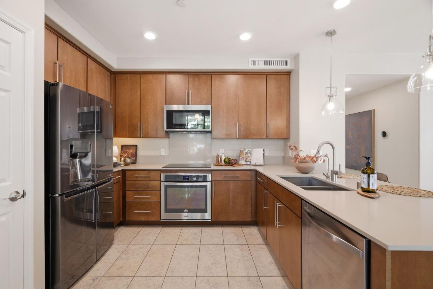 Detail Gallery Image 14 of 76 For 280 William Manly St #6,  San Jose,  CA 95136 - 3 Beds | 3 Baths